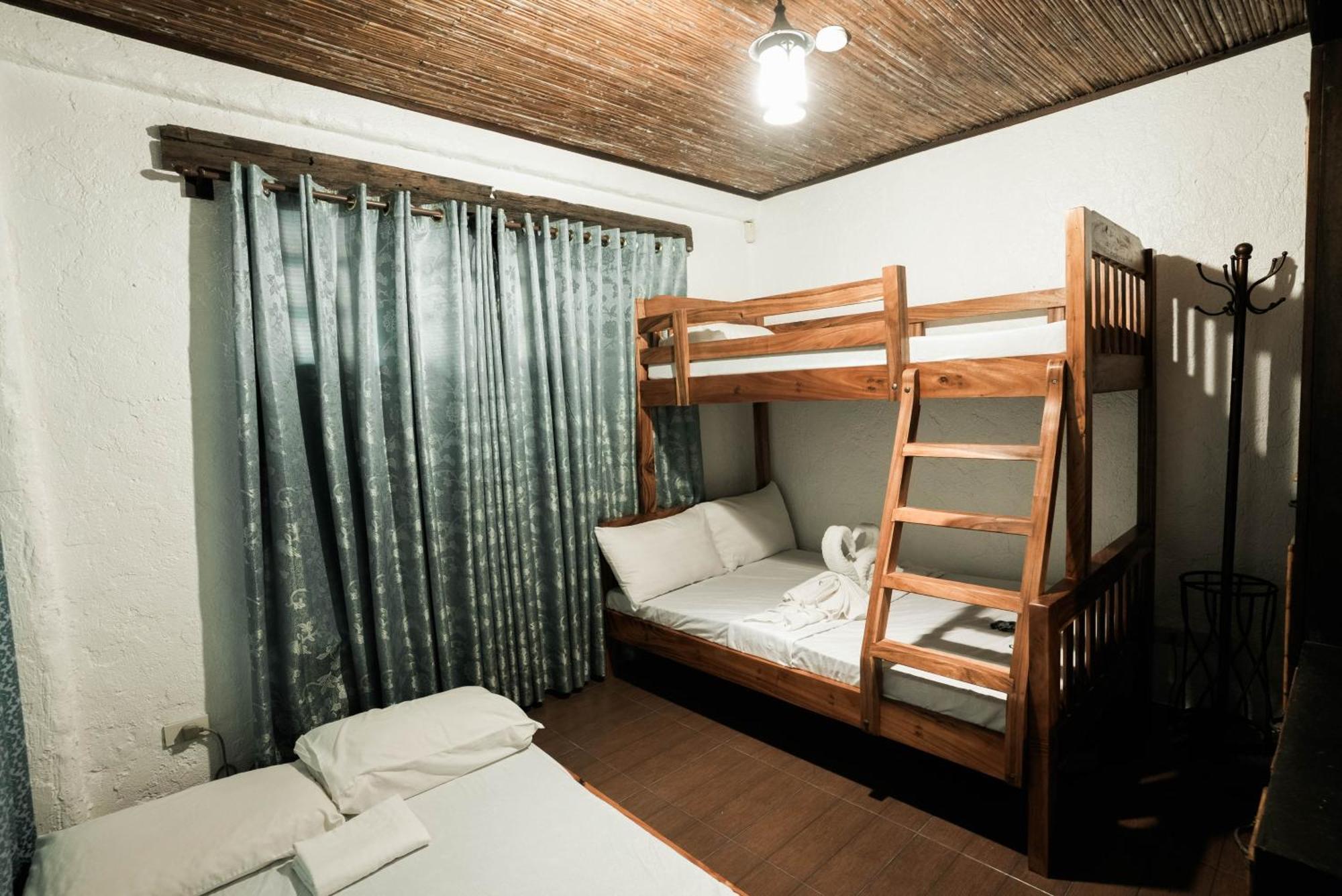 Casa De Celestina Private Resort Silang Esterno foto